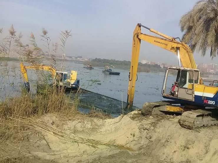 شركة القناة لأعمال الموانئ تشارك في تطهير خليج نفيشة (1)                                                                                                                                                