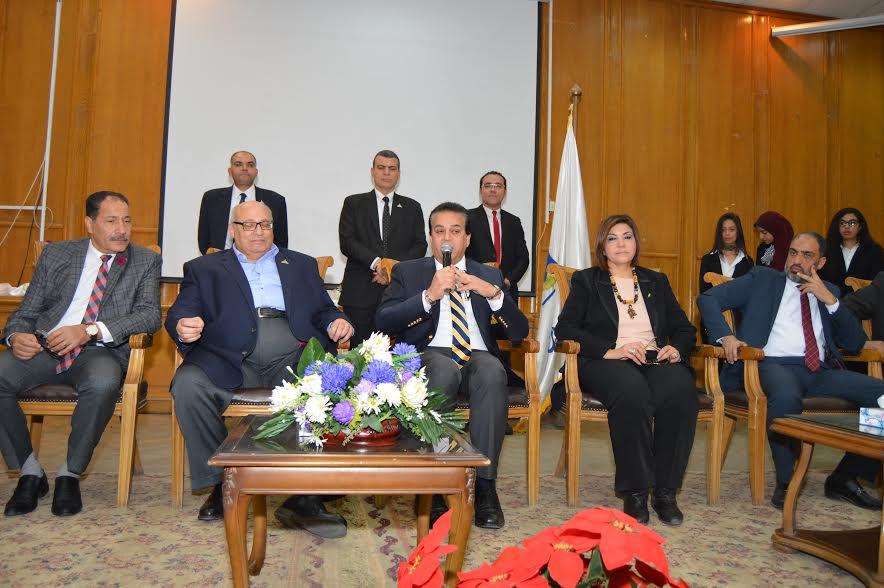وزير التعليم العالي في جامعة عين شمس (2)                                                                                                                                                                