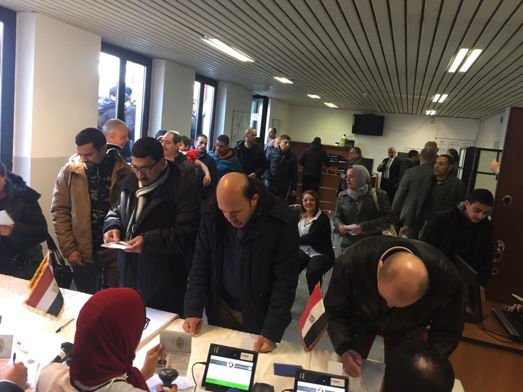 توافد المصريين للإدلاء بأصواتهم في إيطاليا (3)                                                                                                                                                          