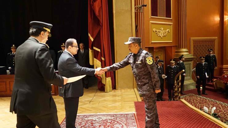 وزير الداخلية خلال تكريم المتميزين من رجال الشرطة (1)                                                                                                                                                   