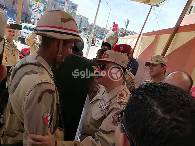 دير إدارة التجنيد يتفقد قوات تأمين الانتخابات في بورسعيد (1)                                                                                                                                            