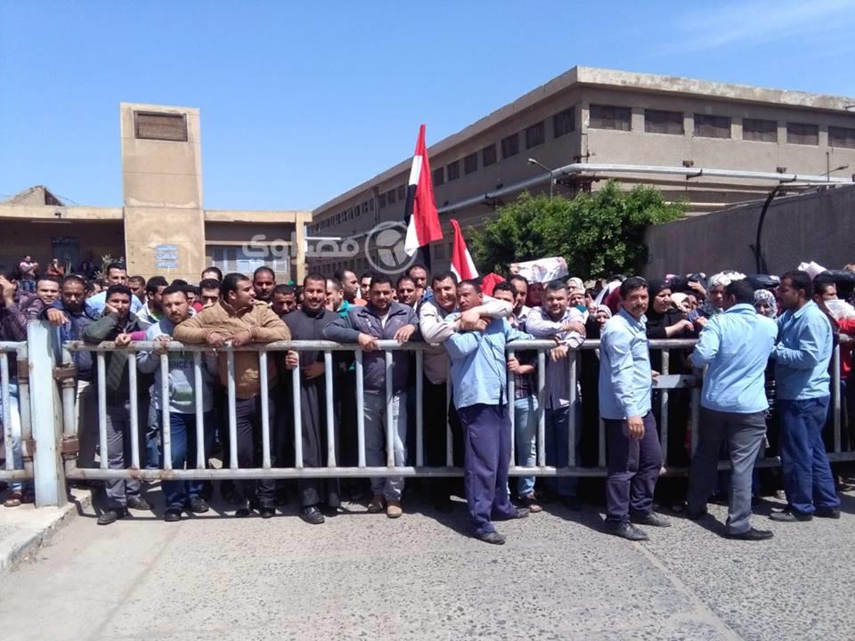 مسيرة عمالية في المحلة (1)                                                                                                                                                                              