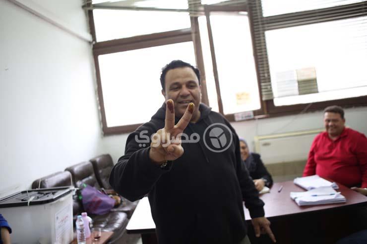 محمد فؤاد يدلي بصوته في الانتخابات  (1)                                                                                                                                                                 