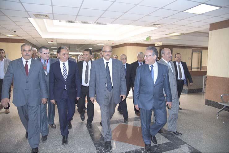 وزير الصحة يتفقد مستشفى الأزهر  (1)                                                                                                                                                                     