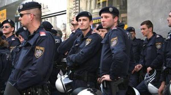 الشرطة النمساوية: هجوم فيينا تم على ٦ مواقع مختلفة الشرطة النمساوية: هجوم فيينا تم على ٦ مواقع مختلفة
