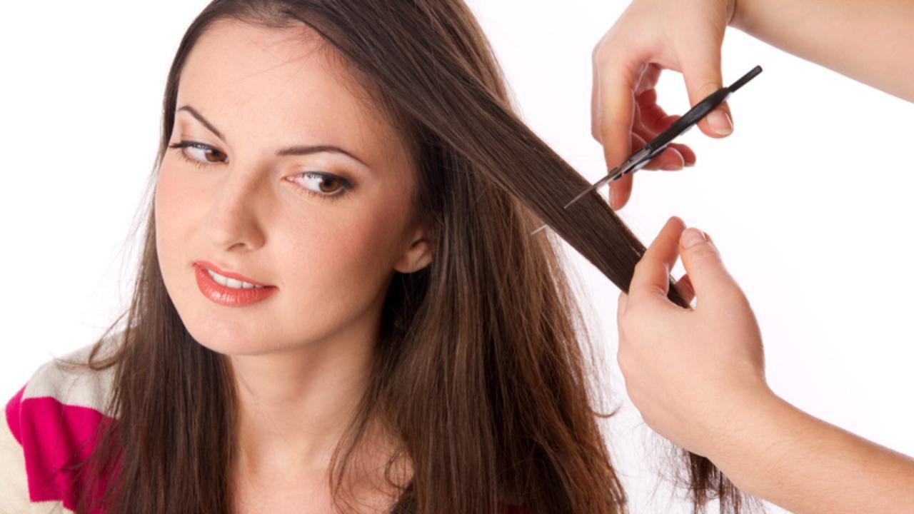ماذا يعني حلم رؤية المرأة تُقص شعرها الطويل في المنام؟ - نصائح لفهم حلم رؤية المرأة تُحلق شعرها
