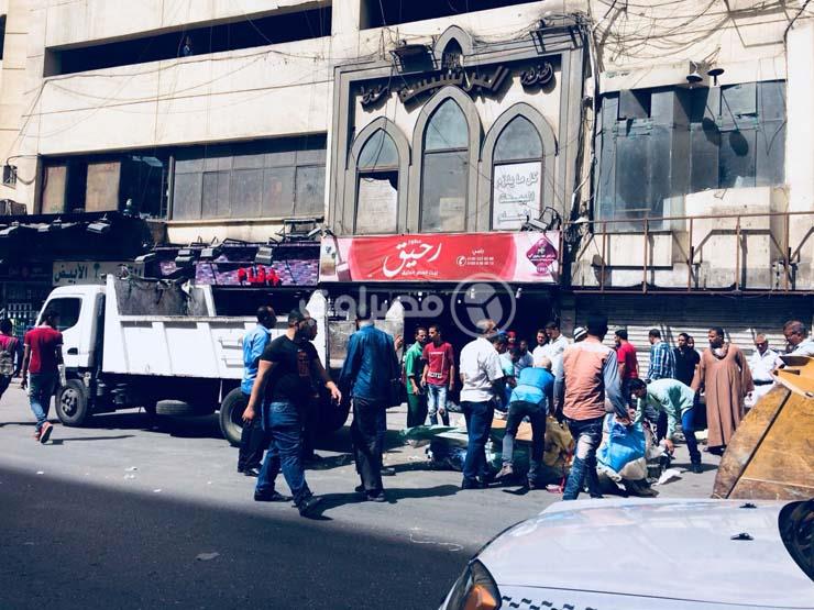 قوات الأمن تواصل إخلاء ميدان العتبة من الباعة (1)                                                                                                                                                       