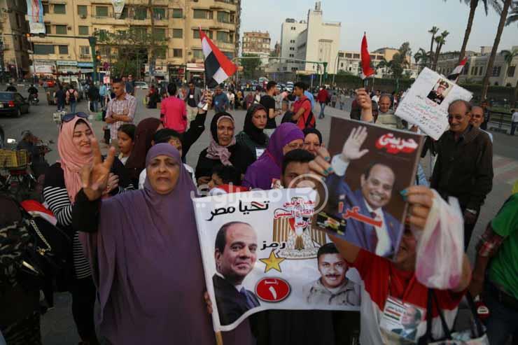 احتفال المواطنيين فى  ميدان التحرير (1)                                                                                                                                                                 
