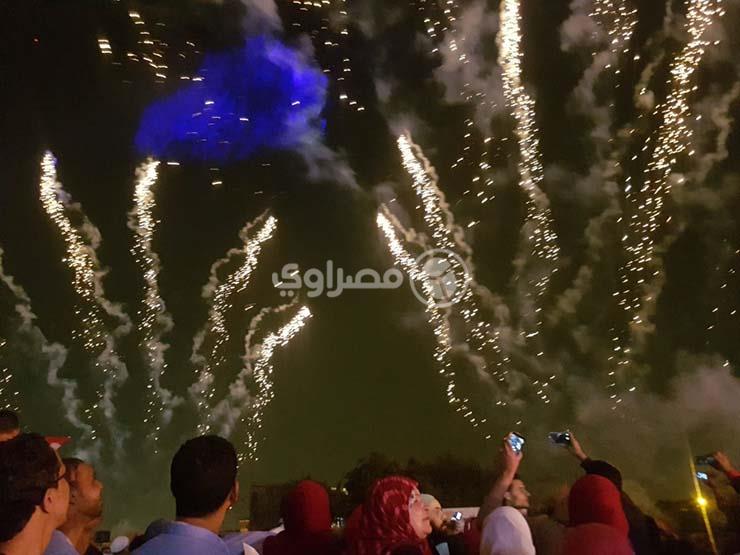 الألعاب النارية تشعل سماء التجمع الخامس احتفالًا بفوز السيسي (1)                                                                                                                                        