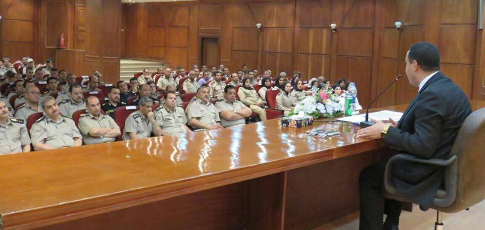 اللواء حسام نصر يعقد لقاءات مع الضباط للتوعية بحقوق الإنسان (1)                                                                                                                                         