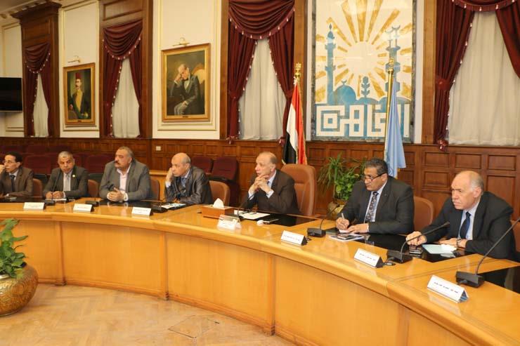 اجتماع محافظ القاهرة برؤساء الأحياء (1)                                                                                                                                                                 