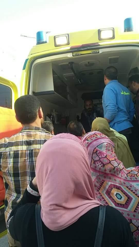سقوط طالبة من الطابق الثاني بمدرسة في بنها  (1)                                                                                                                                                         
