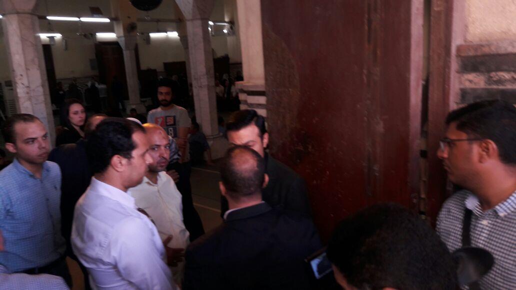 وصول جثمان آمال فهمي إلى مسجد عمر مكرم (1)                                                                                                                                                              