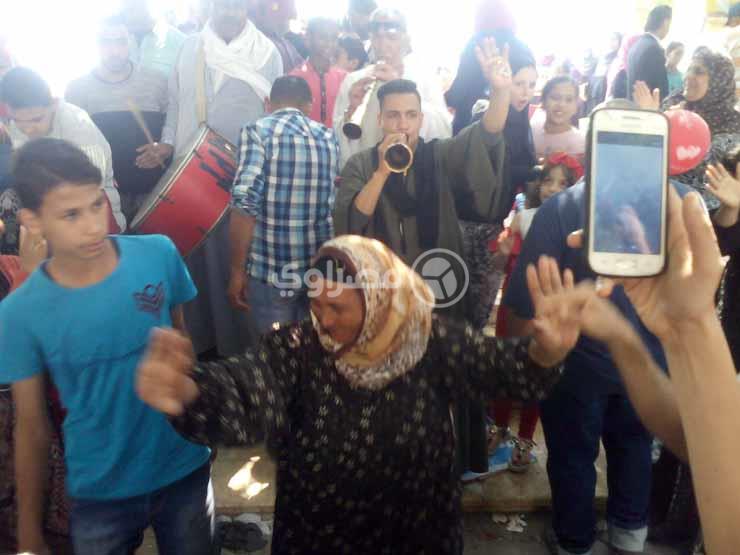 مواطنون يحتفلون بفوز السيسي في شم النسيم (1)                                                                                                                                                            