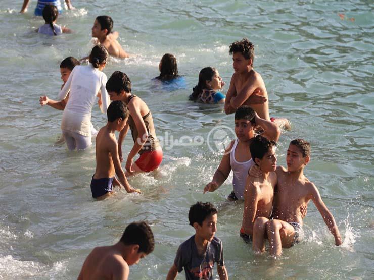 شواطئ الإسكندرية في شم النسيم (1)                                                                                                                                                                       