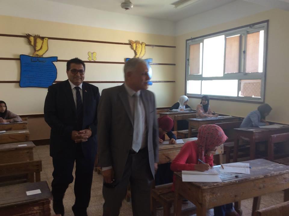 سكرتير جنوب سيناء يتفقد امتحانات الشهادة الإعدادية (1)                                                                                                                                                  