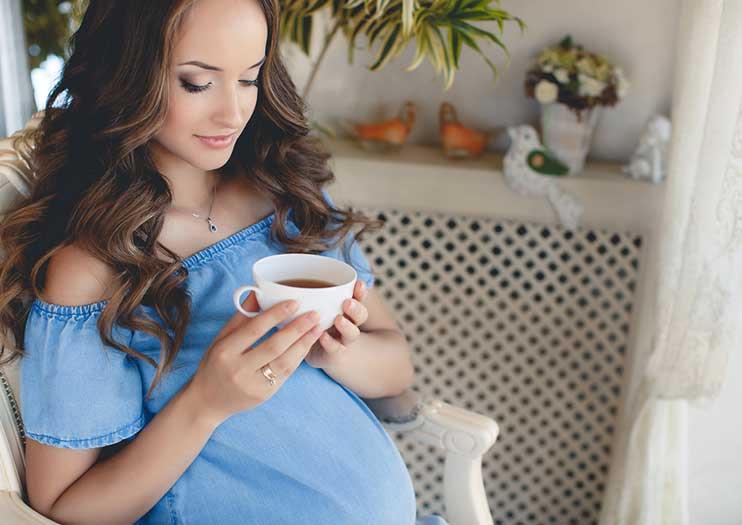 تناول الأمهات الشاي"يوميا" يزيد مخاطر إصابة أطفالهم بالسمنة                                                                                                                                             