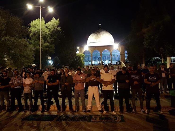فلسطينيو القدس يصلون تراويح أول يوم رمضان (1)                                                                                                                                                           