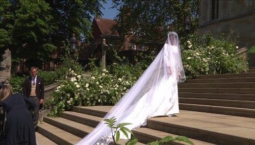 الصور الأولى لـ فستان زفاف ميجان ماركل بالحفل الأسطوري .. من المصمم؟ (1)                                                                                                                                