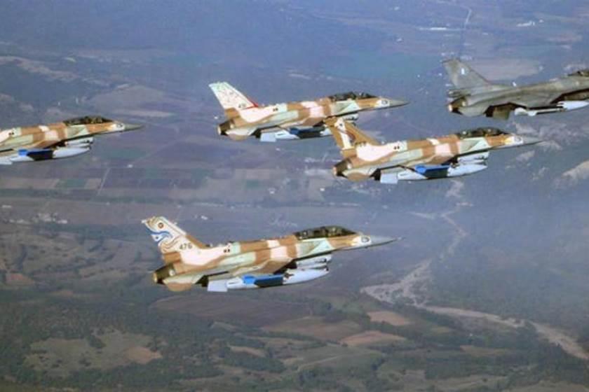 مقاتلات إسرائيلية تحلق في مناطق غلاف غزة بعد إطلاق صاروخين