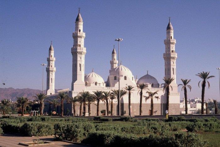 في القبلتين يقع مسجد مسجد الإجابة