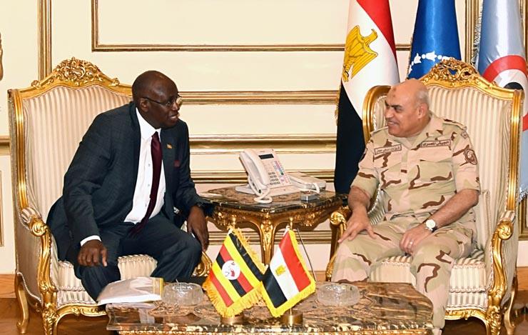 وزير الدفاع يلتقي وزير الدولة لشئون المحاربين القدامى الأوغندي (1)                                                                                                                                      