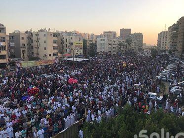 الآلاف يؤدون صلاة الجمعة بحدائق القبة (1)                                                                                                                                                               
