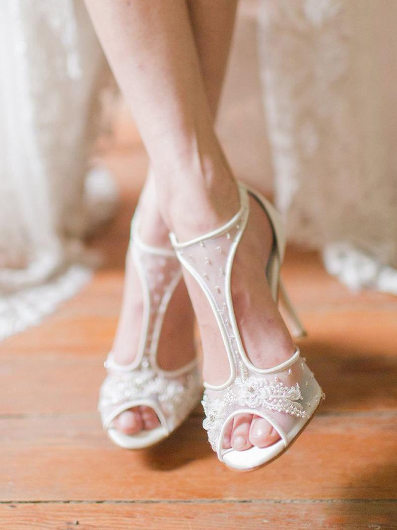 حذاء العروس (1)                                                                                                                                                                                         