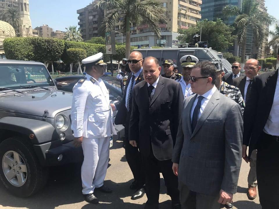 وزير الداخلية يتفقد الخدمات الأمنية ميدان مصطفى محمود 1                                                                                                                                                 