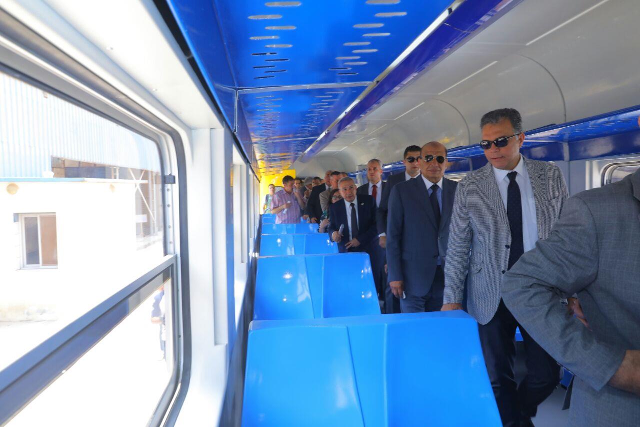 وزير النقل يشهد الانتهاء من تطوير أول عربة سكة حديد بـسيماف (1)                                                                                                                                         