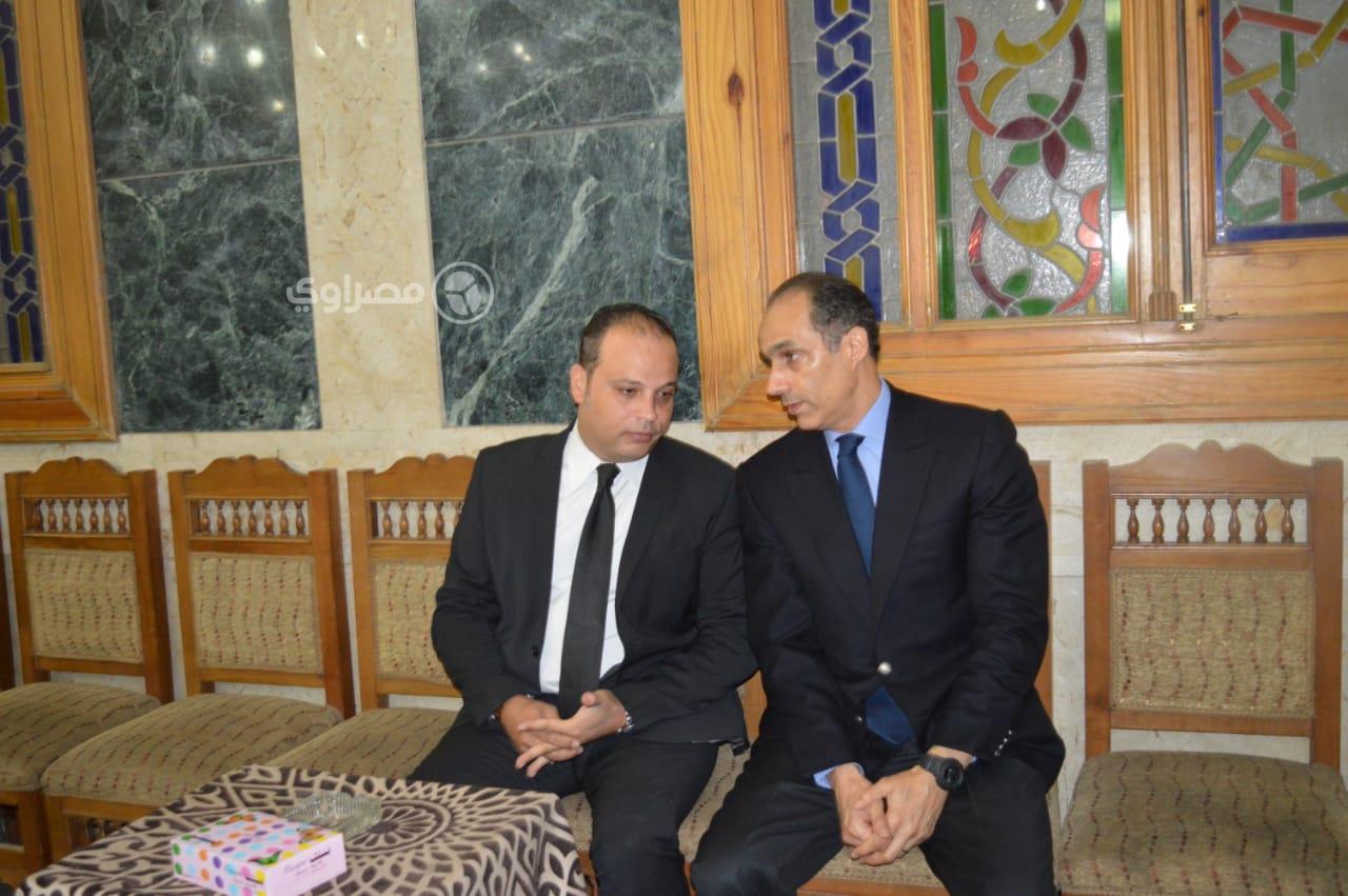 علاء مبارك خلال عزاء الراحل ماجد عبدالرحمن (1)                                                                                                                                                          