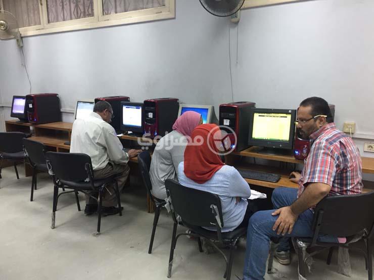 طلاب المرحلة الأولى يسجلون رغباتهم بالتنسيق في معامل جامعة عين شمس (1)                                                                                                                                  