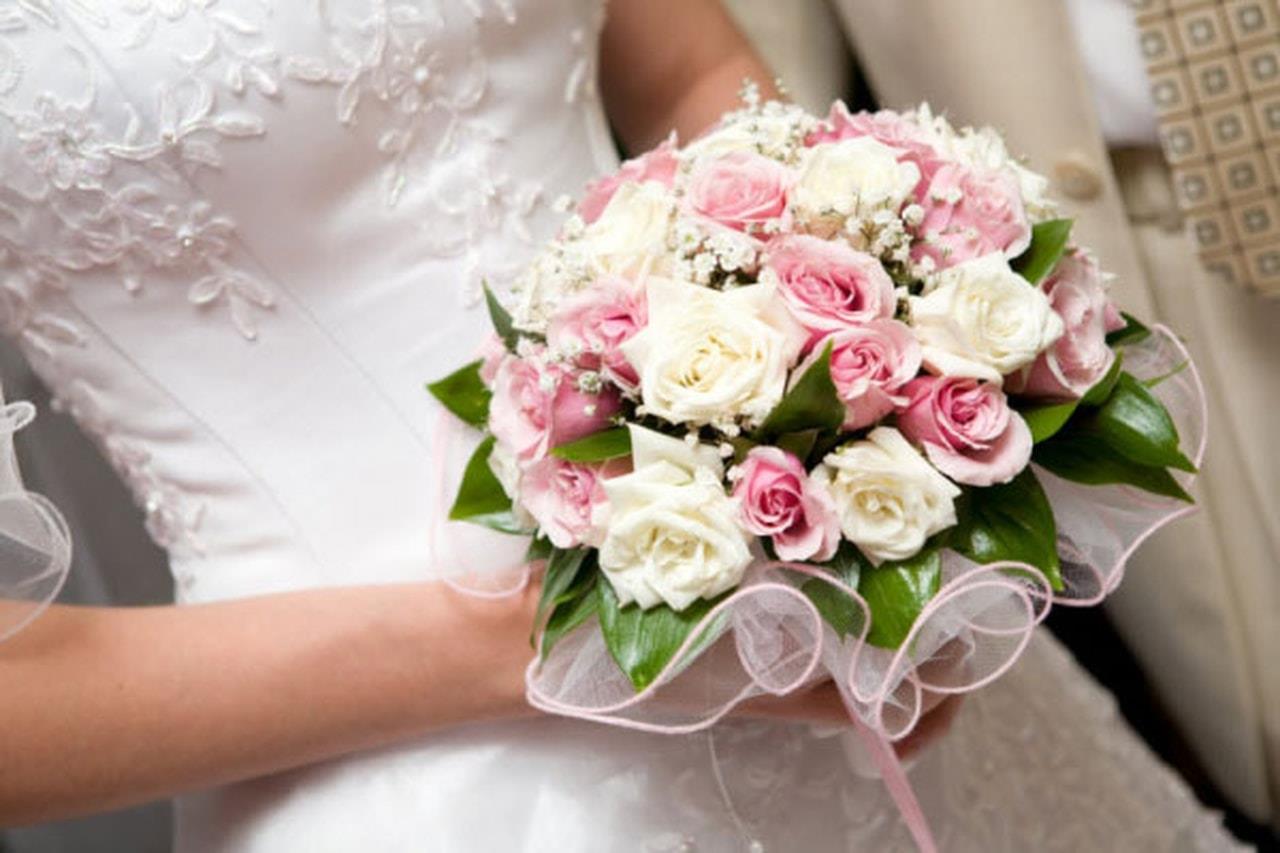 من طول العروس لتوقيت الزفاف.. كيف تختاري باقة زهور الفرح؟ (1)                                                                                                                                           
