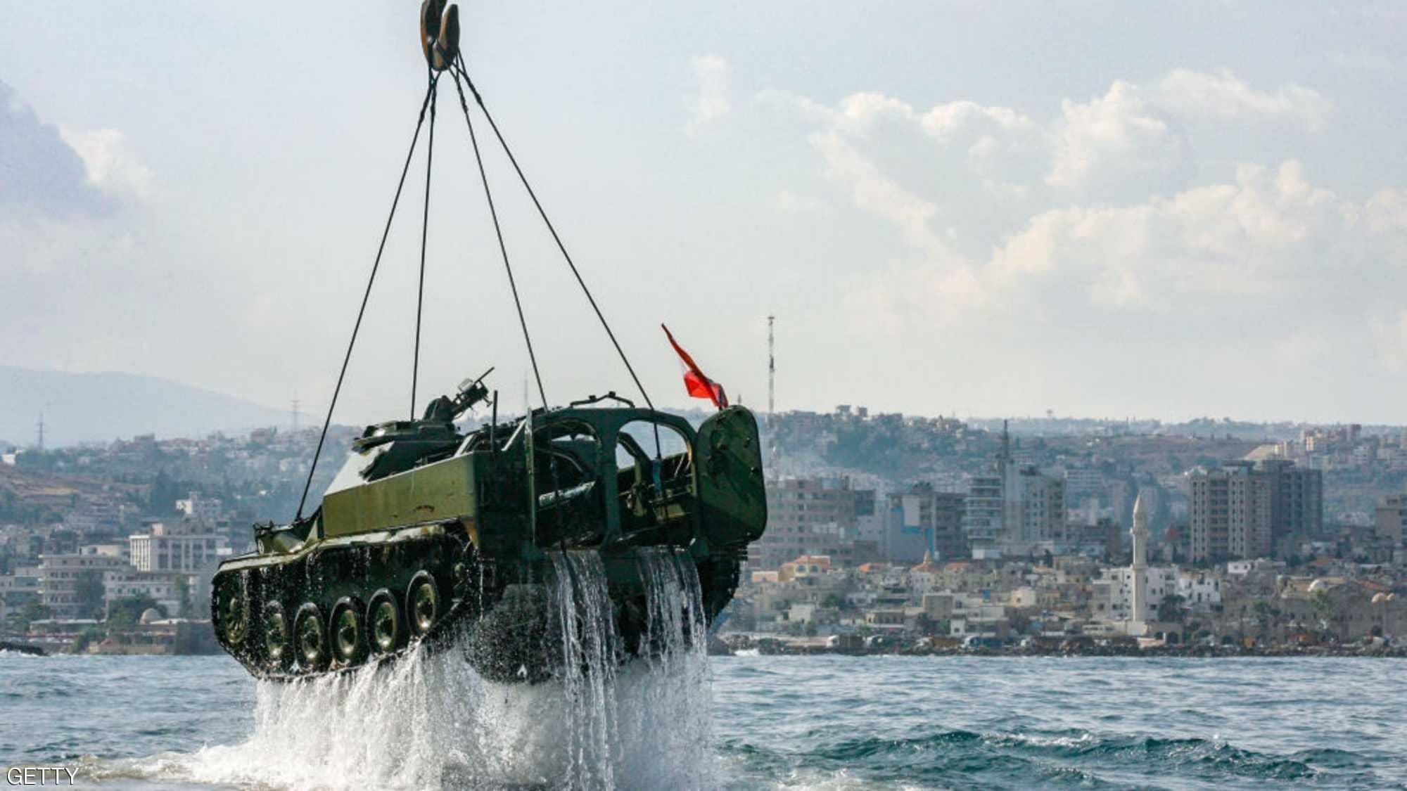 السلطات اللبنانية دبابات ومدرعات في البحر المتوسط (1)                                                                                                                                                   