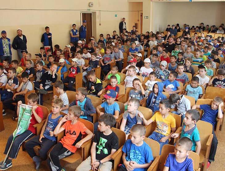 روسيا تقيم اكبر مخيم صيفي لأطفال المسلمين وسط الغابات (2)                                                                                                                                               