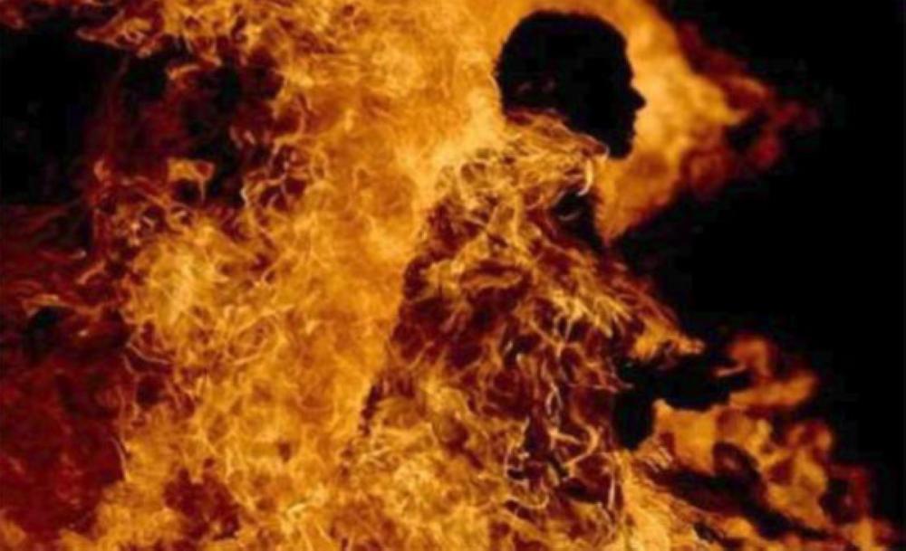 تاجر خردة يحرق زوجته وأبناءه الثلاثة في المنيا