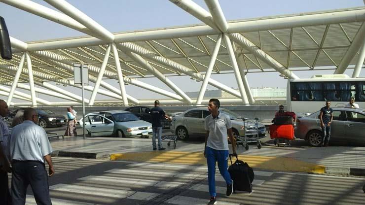 بعثة الزمالك في مطار القاهرة (1)                                                                                                                                                                        
