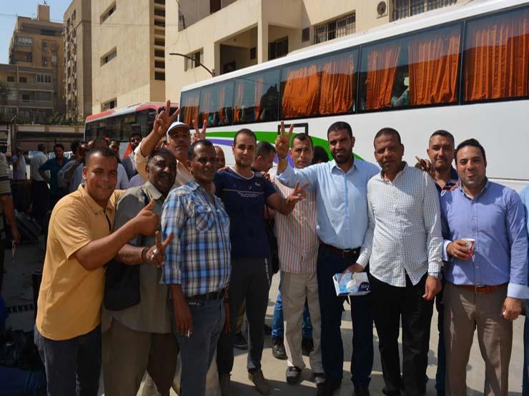 العمالة المصرية المسافرون للعمل في مطار جدة الدولي                                                                                                                                                      