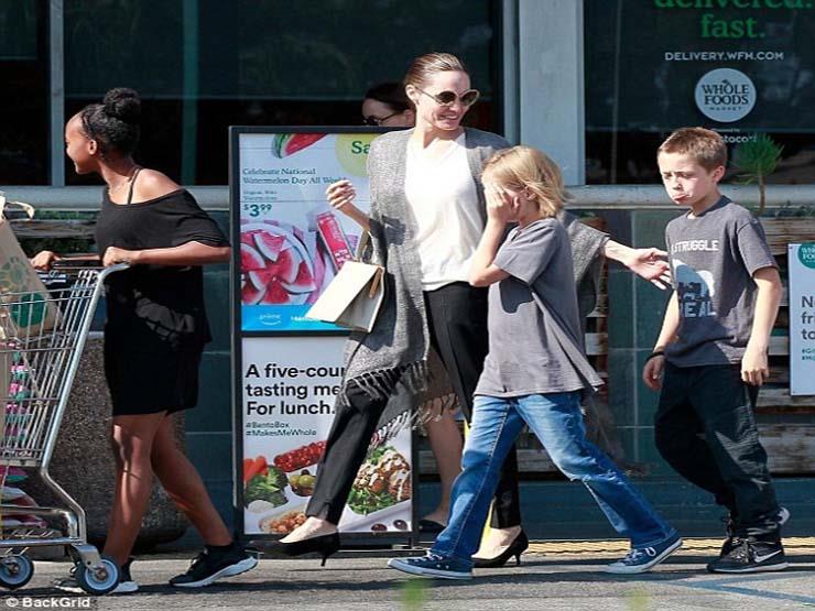 أنجلينا جولي مع أطفالها (1)                                                                                                                                                                             