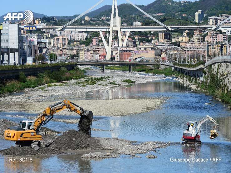 انهيار جسر معلق للسيارات في مدينة جنوى (2)