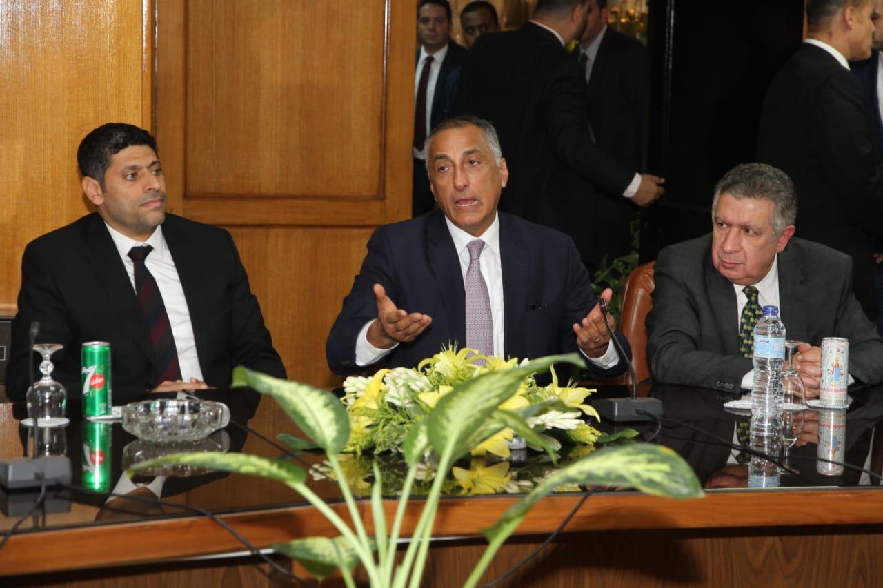  محافظ المركزي يزور البنك العقاري المصري العربي (1)                                                                                                                                                     