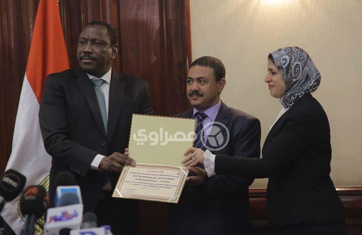 اجتماع الدكتورة هالة زايد ووزير الصحة السوداني (1)                                                                                                                                                      