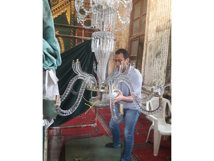 ترميم النجفة الأثرية بمسجد محمد علي (1)                                                                                                                                                                 