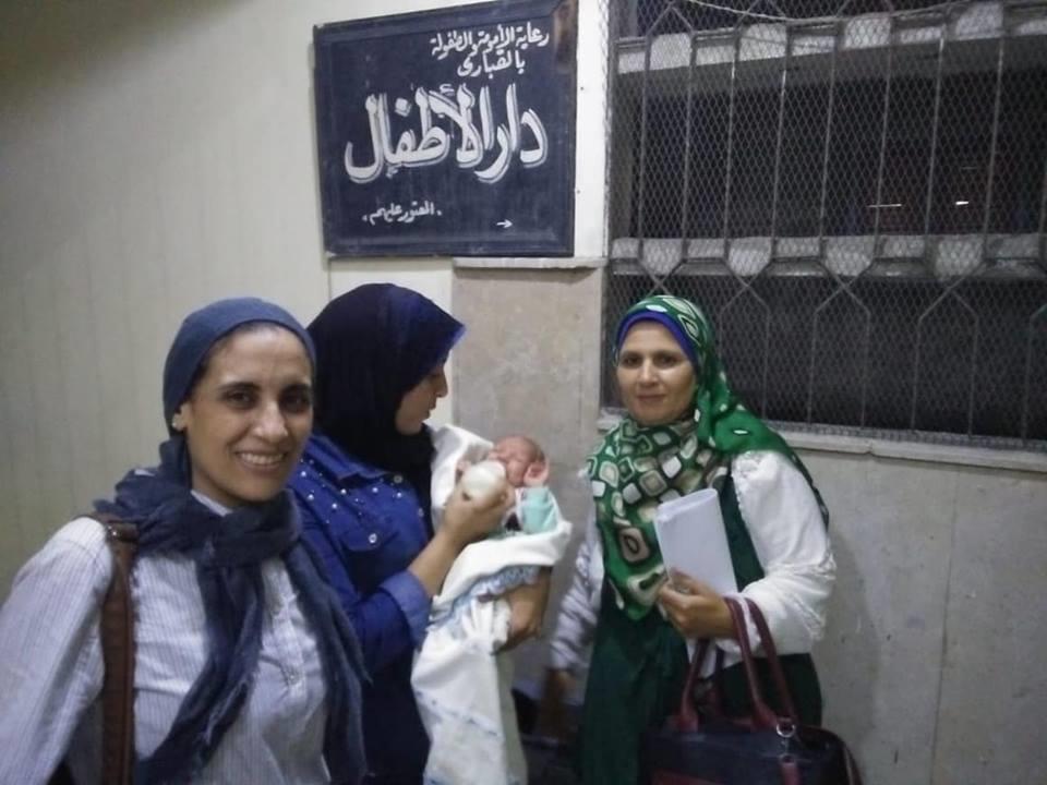 فريق مديرية التضامن مع الرضيع المعثور عليه بالإسكندرية (1)                                                                                                                                              