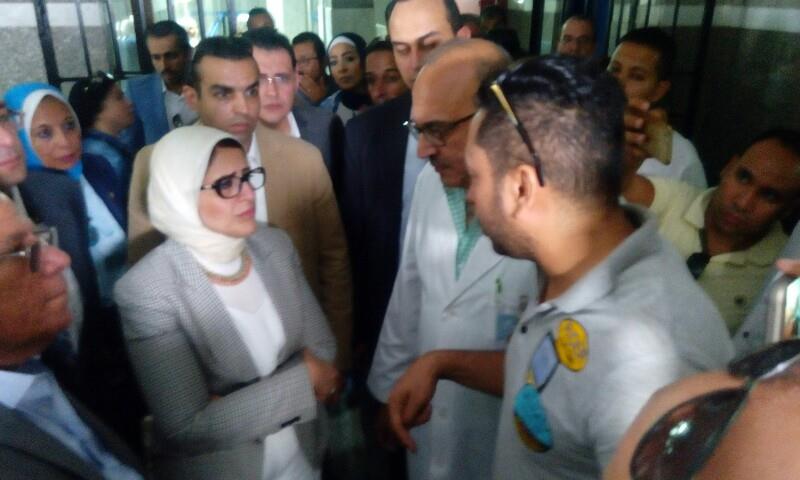 المواطن أثناء حديثه مع وزيرة الصحة2                                                                                                                                                                     