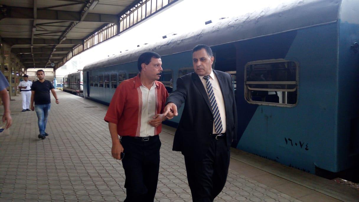  رئيس السكك الحديدية يتفقد محطة القاهرة  (1)