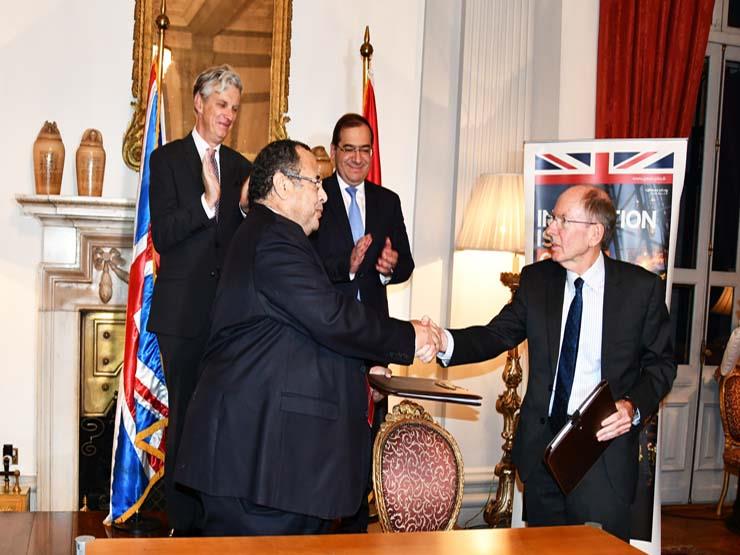 طارق الملا وزير البترول خلال توقيع اتفاق التعاون بين إنبي ووود البريطانية (1)                                                                                                                           