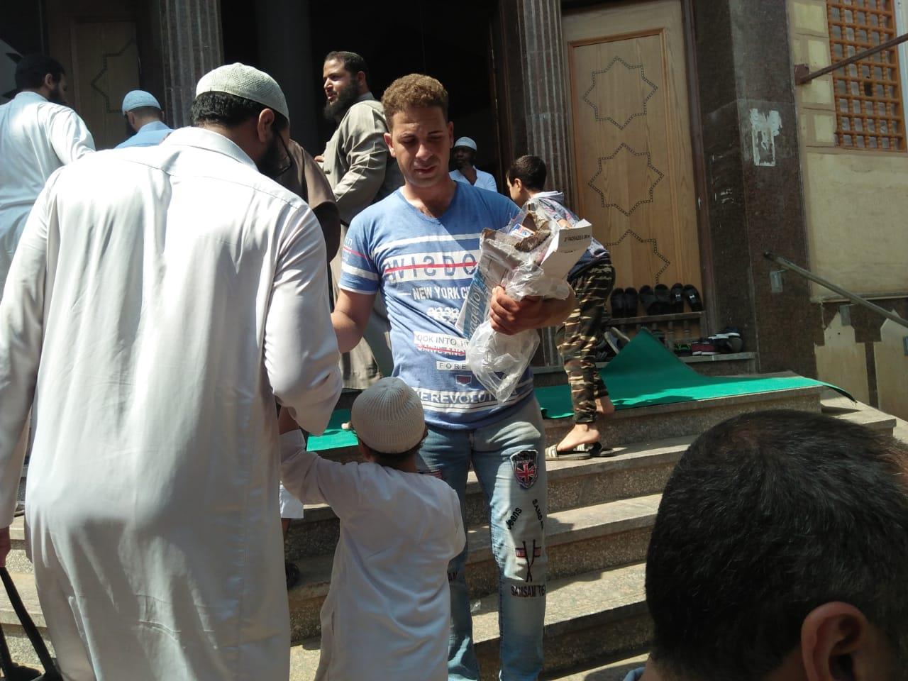 استقبال المصلين بمسجد رسلان                                                                                                                                                                             