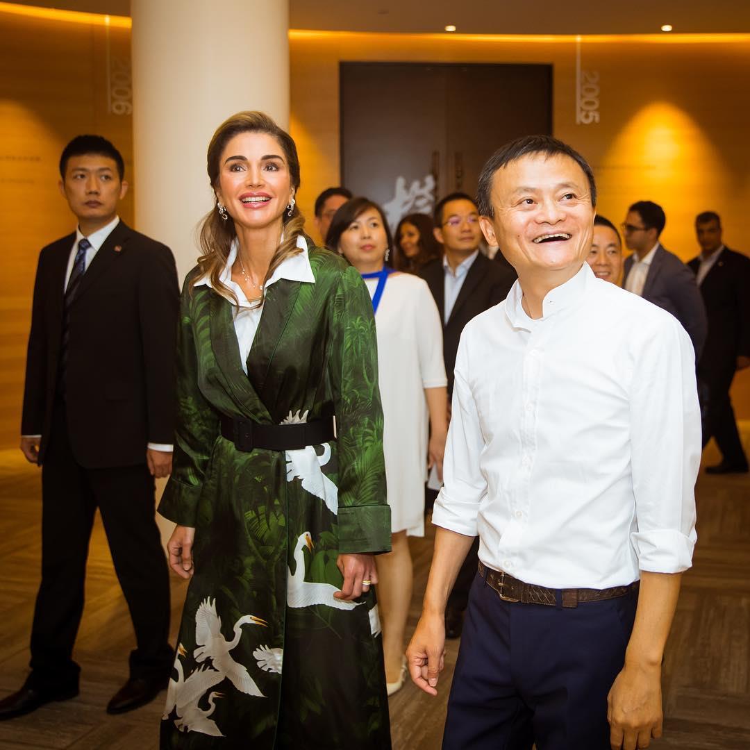 الملكة رانيا تلفت الأنظار في الصين (1)