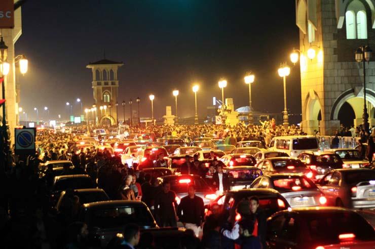 زحام في شوارع الإسكندرية للاحتفال برأس السنة (1)